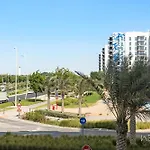 Welhome - Apt Close To Yas Waterworld And Ferrari Circuits